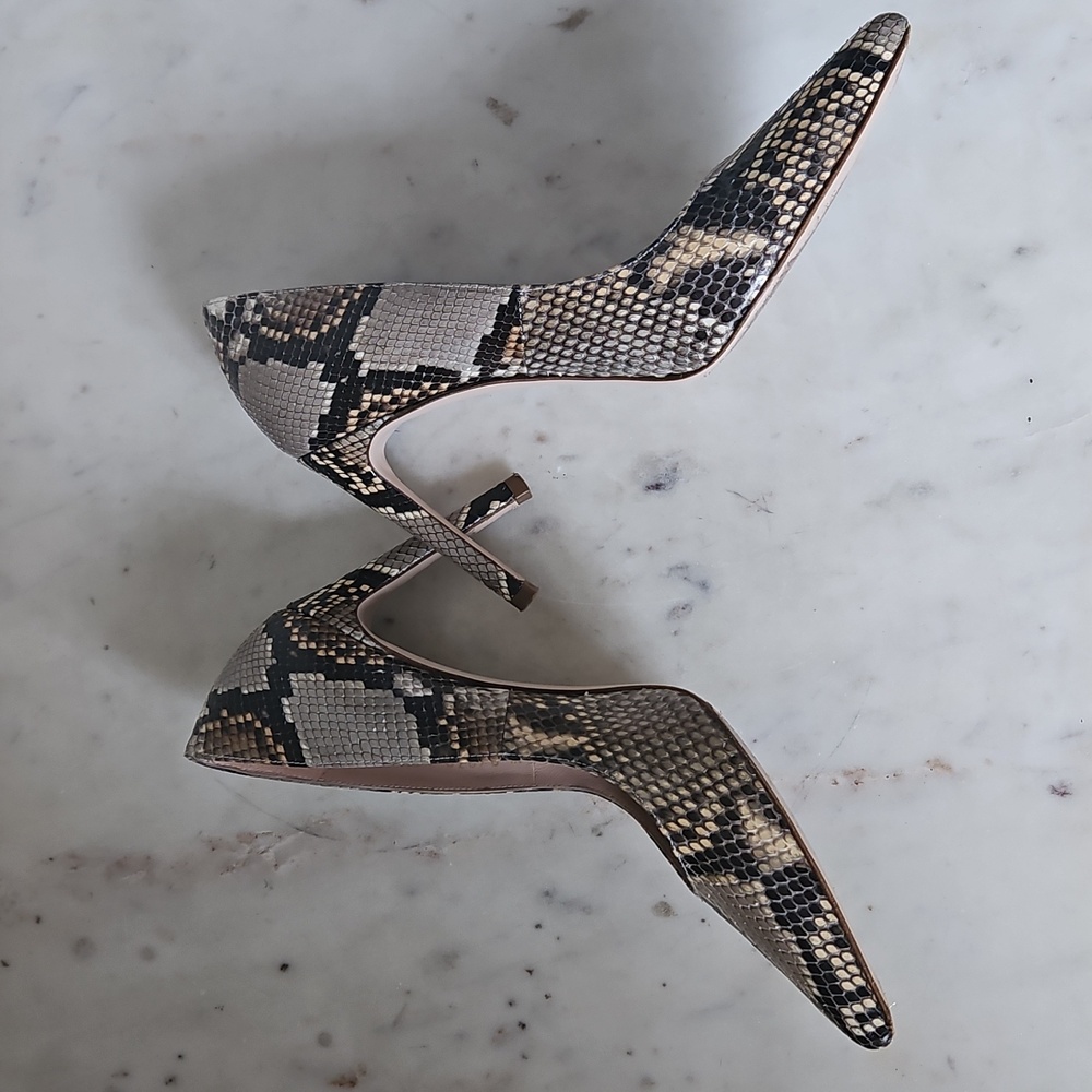 STUART WEITZMAN: Gorgeous Pointed Toe Python Heels - Picture 4 of 8